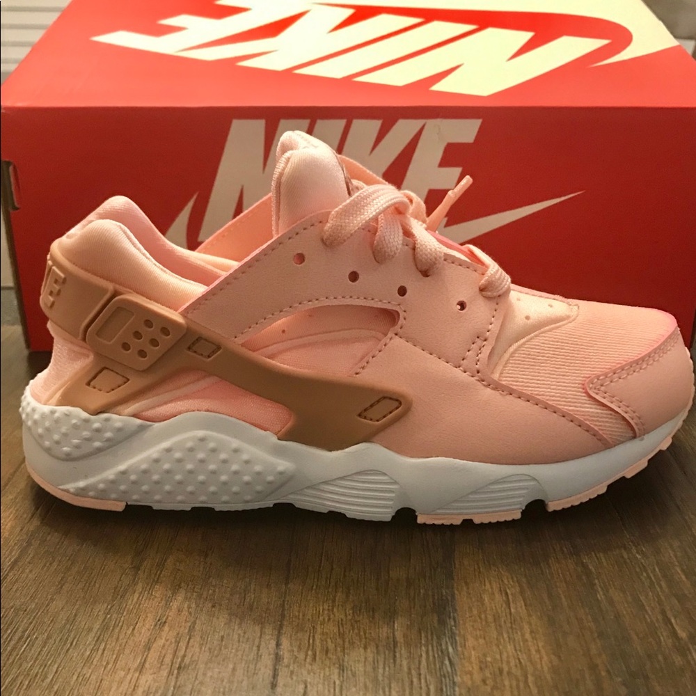 Girls Nike Huarache size 1Y pink/white NWT